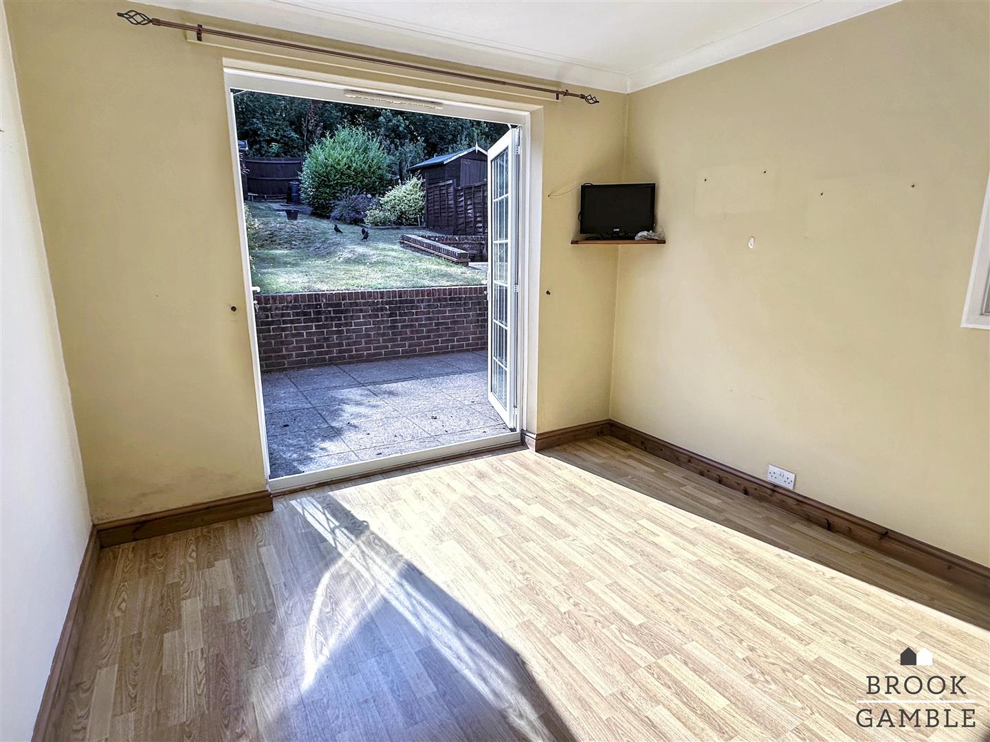 3 Bedroom House. Cherry Garden Road in Eastbourne, East Sussex 7